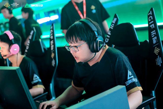 奠定坚实基 奠定坚实基