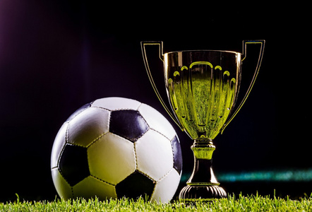 因素被迫更 因素被迫更