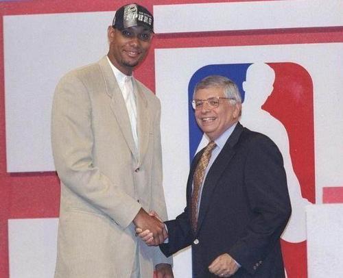 的球技与坚 的球技与坚